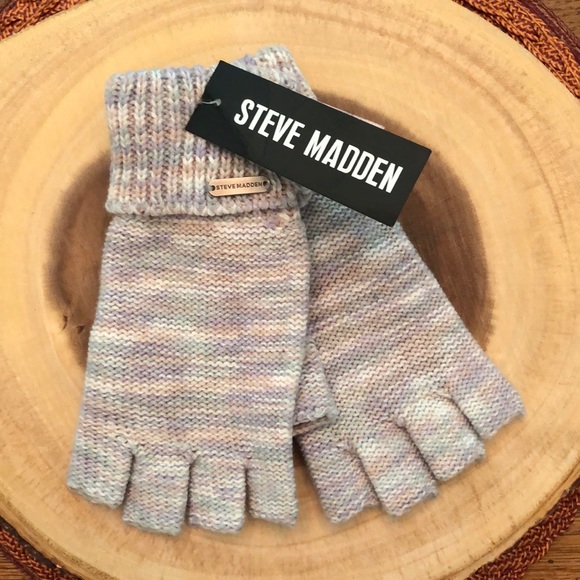 Steve Madden Accessories - Steve Madden Fingerless Gloves🧤
